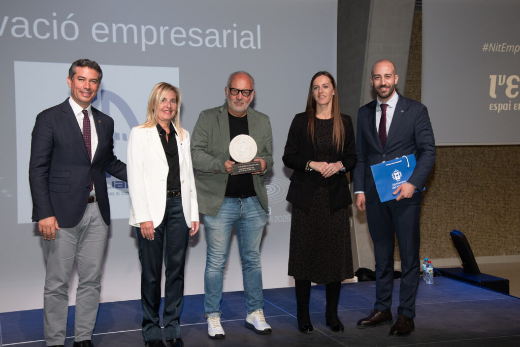 Receiving the prize from the Jury